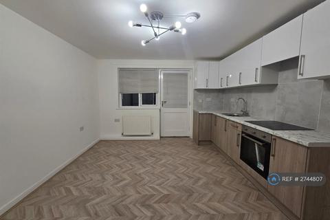 2 bedroom flat to rent, Pond Lees Close, Dagenham, RM10