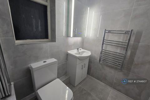 2 bedroom flat to rent, Pond Lees Close, Dagenham, RM10