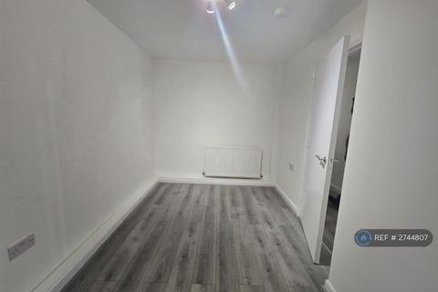 2 bedroom flat to rent, Pond Lees Close, Dagenham, RM10