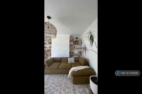 2 bedroom flat to rent, Berry Close, London, N21
