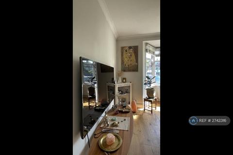 2 bedroom flat to rent, Berry Close, London, N21