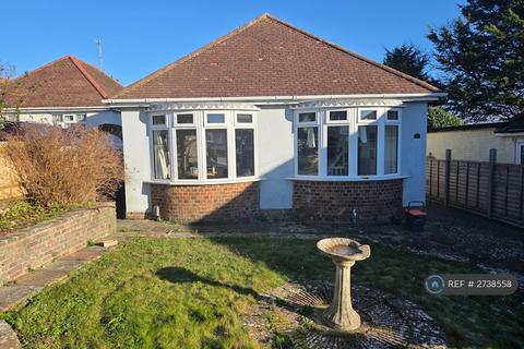3 bedroom bungalow to rent, Downsway, Brighton, BN2