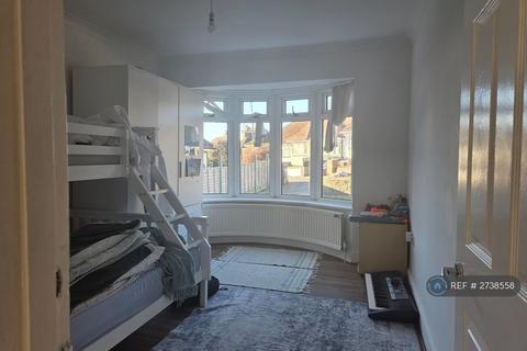 3 bedroom bungalow to rent, Downsway, Brighton, BN2