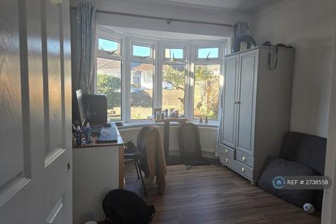 3 bedroom bungalow to rent, Downsway, Brighton, BN2