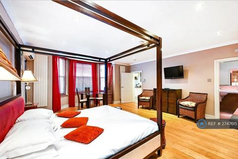 Studio to rent, Trebovir Road, London, SW5