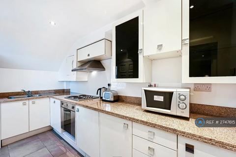 Studio to rent, Trebovir Road, London, SW5