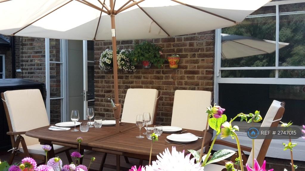 Private Roof Terrace - With Table