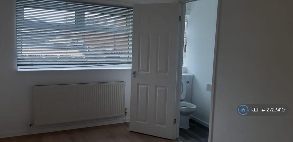 Master Bedroom - Ensuite