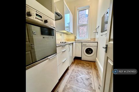 Studio to rent, Burton Road, Manchester, M20