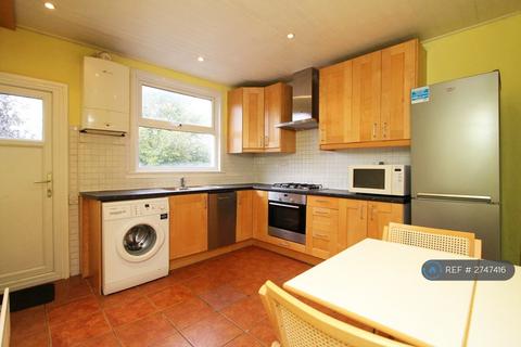 2 bedroom maisonette to rent, Bickley Street, London, SW17