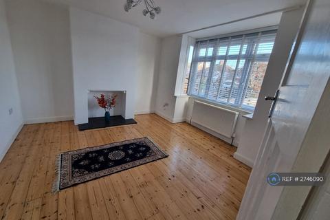 3 bedroom semi-detached house to rent, Portland Road, Weymouth, DT4