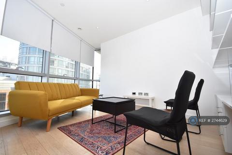 Studio to rent, Charrington Tower, London, E14