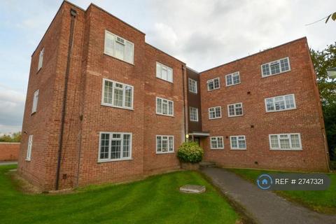 2 bedroom flat to rent, Colne Drive, Walton-On-Thames, KT12