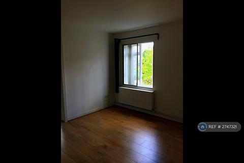2 bedroom flat to rent, Colne Drive, Walton-On-Thames, KT12