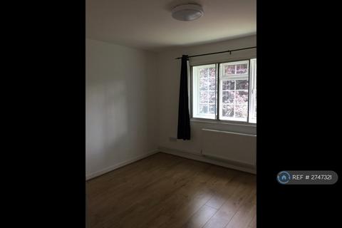 2 bedroom flat to rent, Colne Drive, Walton-On-Thames, KT12