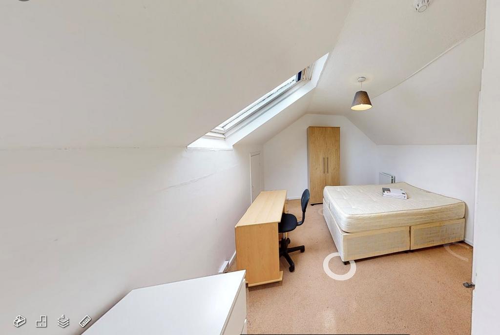 Bright, well-presented attic bedroom with a sky...