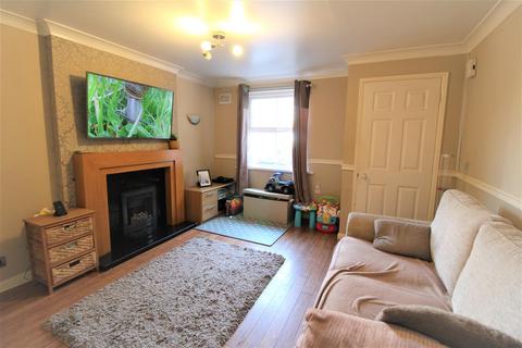 2 bedroom terraced house to rent, Hellyers Court, West Hull