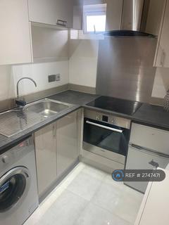 Studio to rent, Hamilton Avenue, Ilford, IG6