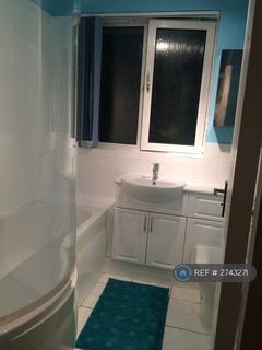 3 bedroom flat to rent, Batten House, London, E17