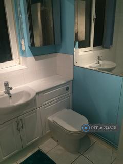 3 bedroom flat to rent, Batten House, London, E17