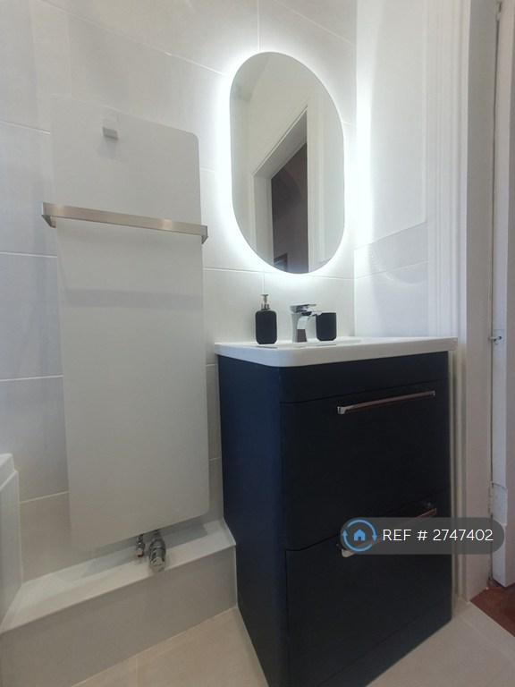 Main Bathroom Vanity