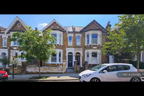 1 bedroom in a house share to rent, Honeywell Road, London, SW11