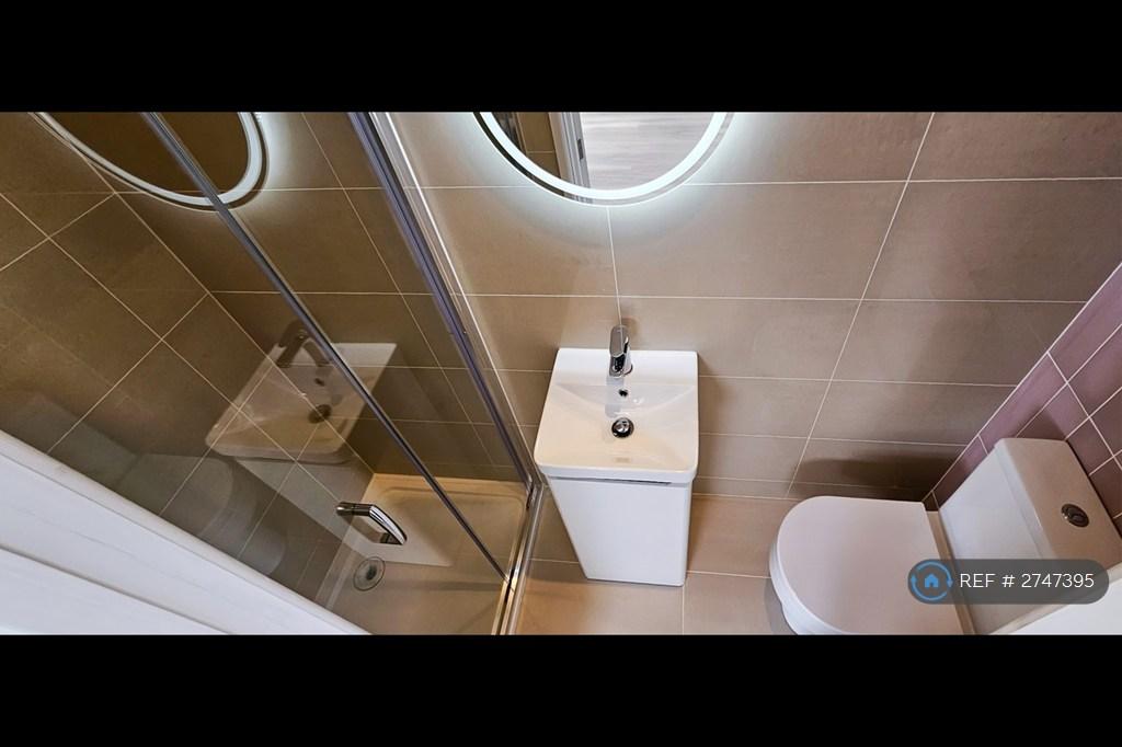 Room 8 Bathroom