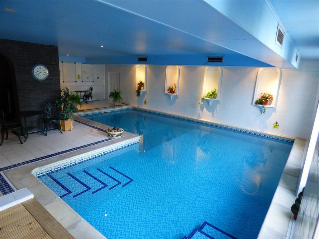Pool Area 2.jpg