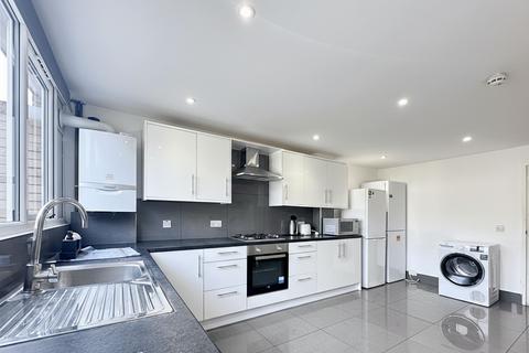 6 bedroom terraced house to rent, Barchester Close, Uxbridge, UB8