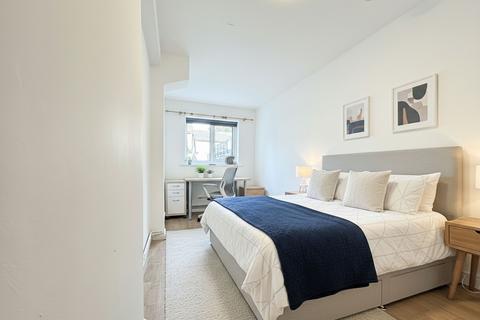 6 bedroom terraced house to rent, Barchester Close, Uxbridge, UB8