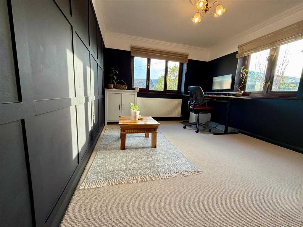 Bedroom 2/Office