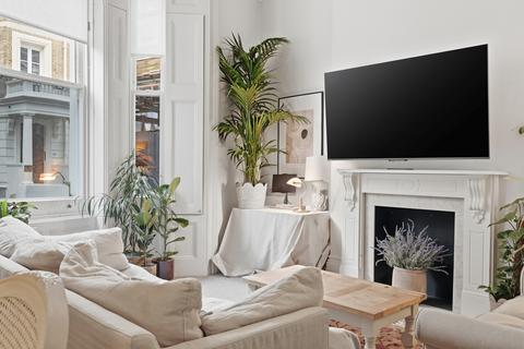 3 bedroom flat for sale, 7 Emperors Gate, London SW7