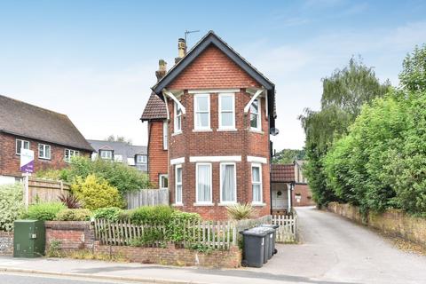 2 bedroom flat for sale, Station Road, Petersfield, GU32