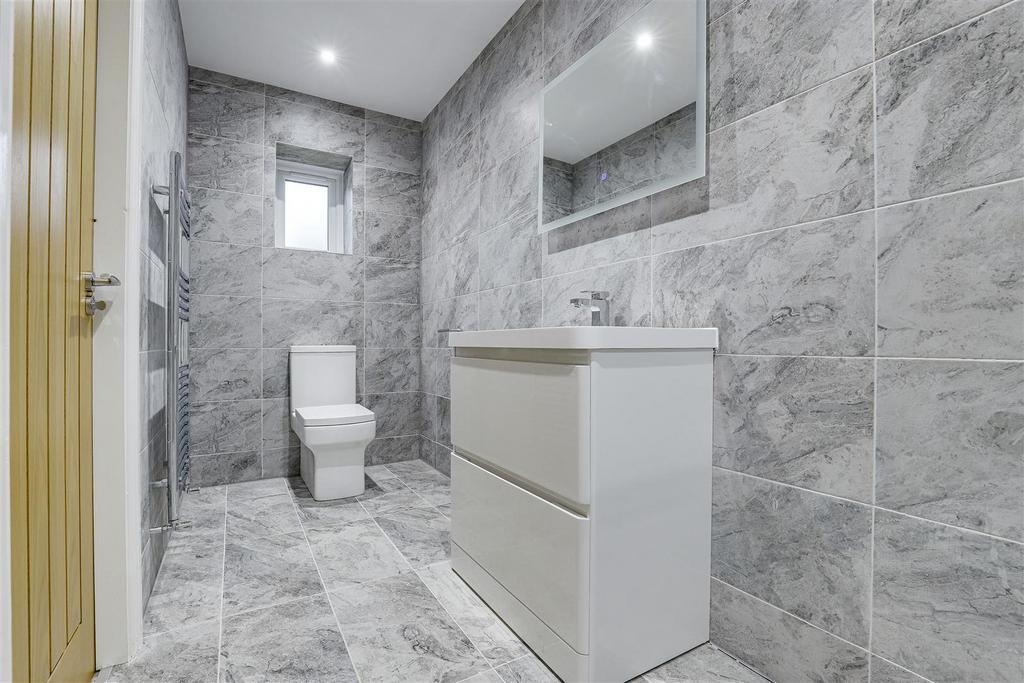En-Suite 4