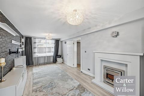 4 bedroom end of terrace house to rent, Rugby Road, Essex