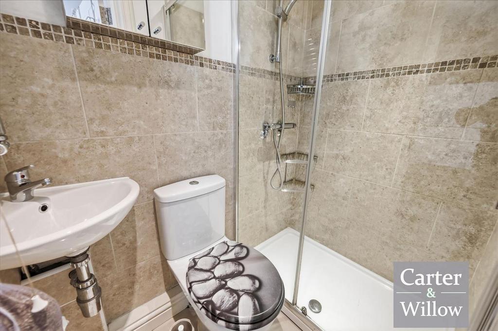En suite shower