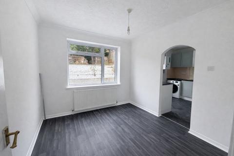 3 bedroom semi-detached house to rent, Gayhurst Road, High Wycombe