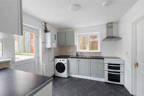 3 bedroom semi-detached house to rent, Gayhurst Road, High Wycombe