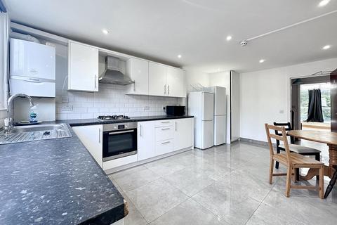 6 bedroom terraced house to rent, Heritage Close, Uxbridge, UB8