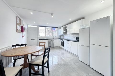 6 bedroom terraced house to rent, Heritage Close, Uxbridge, UB8