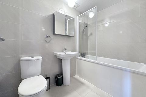 6 bedroom terraced house to rent, Heritage Close, Uxbridge, UB8