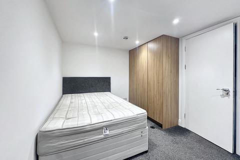 6 bedroom terraced house to rent, Heritage Close, Uxbridge, UB8