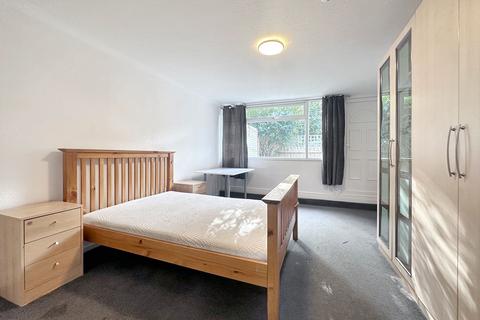 6 bedroom terraced house to rent, Heritage Close, Uxbridge, UB8