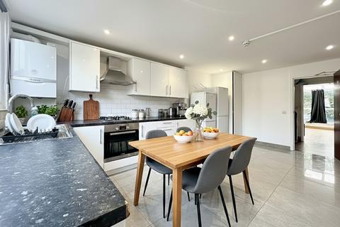 6 bedroom terraced house to rent, Heritage Close, Uxbridge, UB8
