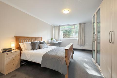 6 bedroom terraced house to rent, Heritage Close, Uxbridge, UB8