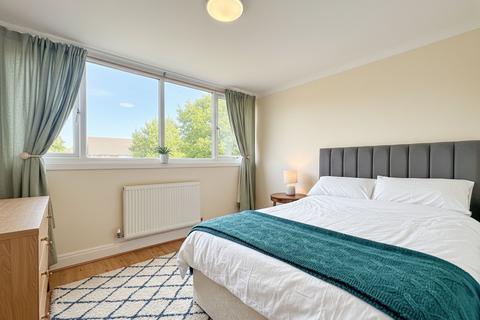 6 bedroom terraced house to rent, Heritage Close, Uxbridge, UB8