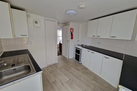 1 bedroom flat to rent, Cross Street, Camborne