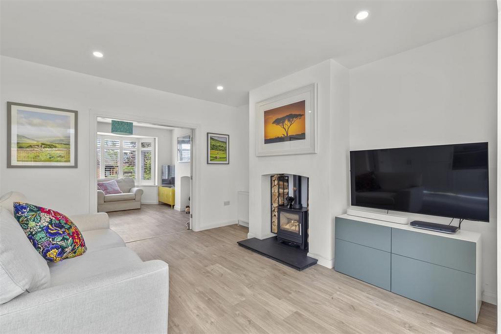 Living Area 2.jpg