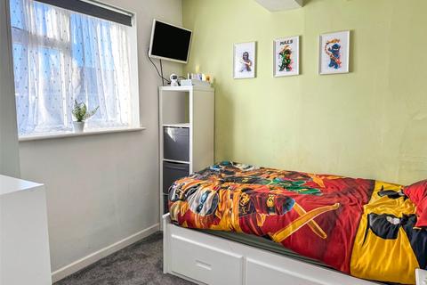 undefined, Field Way, Hampshire GU12