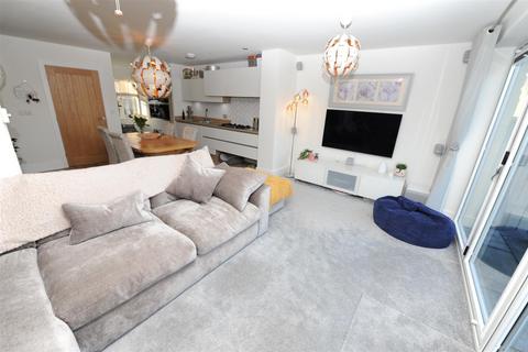 3 bedroom townhouse for sale, Quarry Park, Idle, Bradford